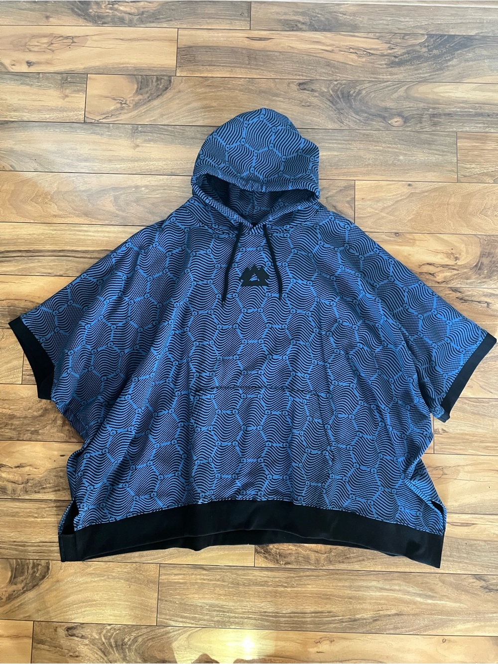 Wakaan Fest Hooded Logo Poncho L/XL